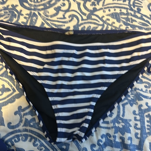 Bathing suit - Picture 3 of 5